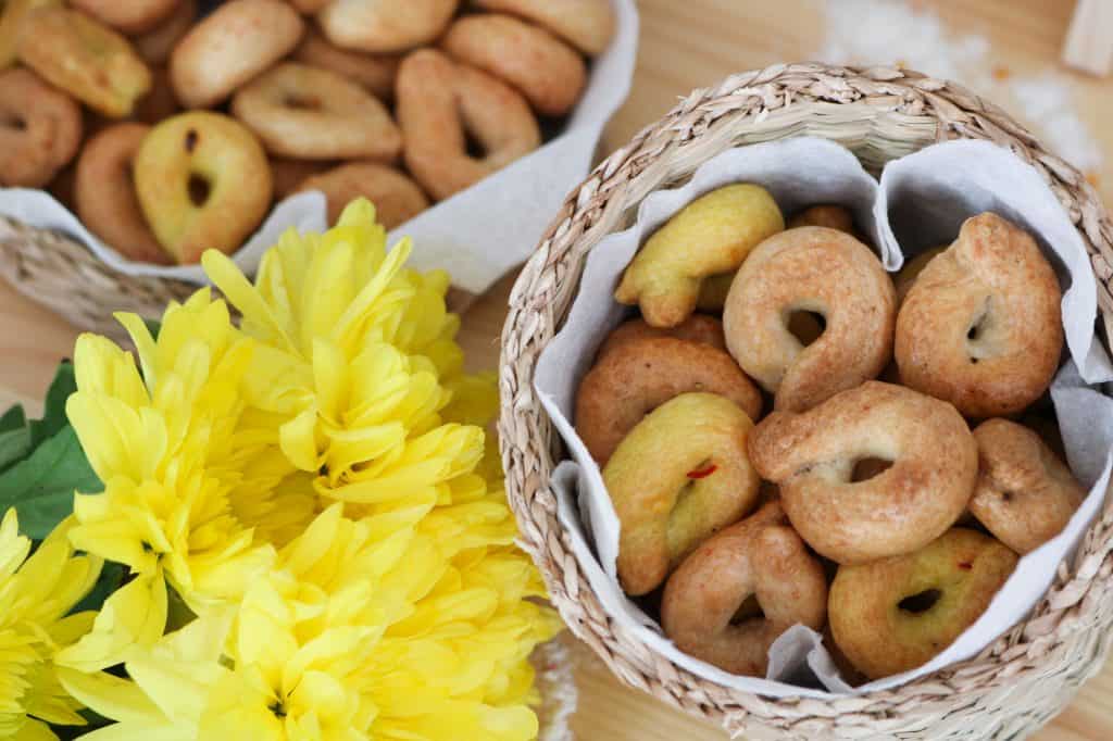taralli pugliesi arranged in detail