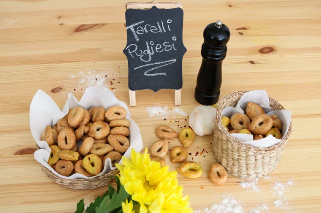 taralli pugliesi arranged