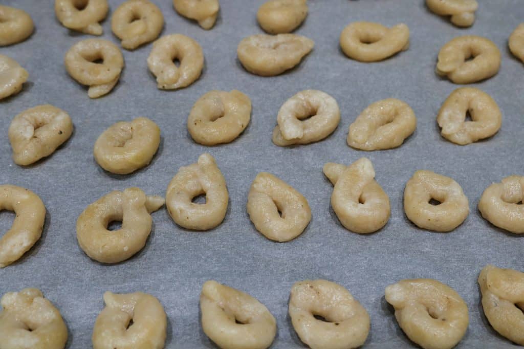 boiled taralli pugliesi ready for the oven