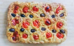 focaccia barese classica appena sfornata