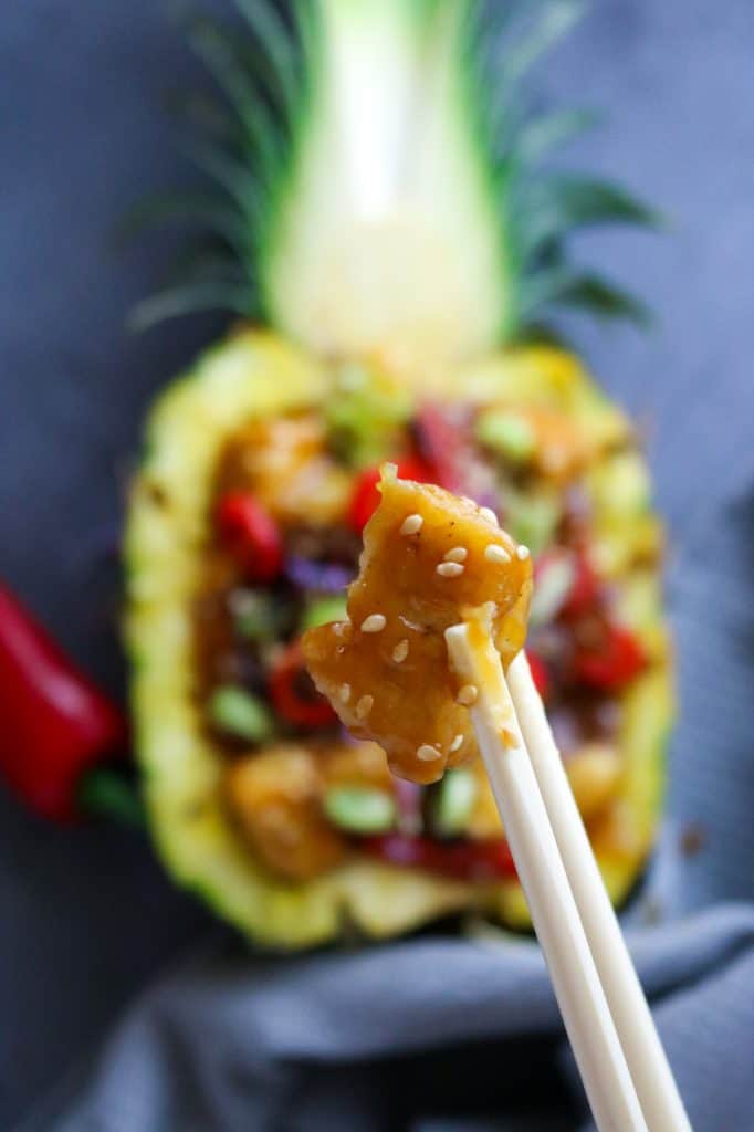 pezzo di Tofu all'Ananas in Agrodolce con Verdure