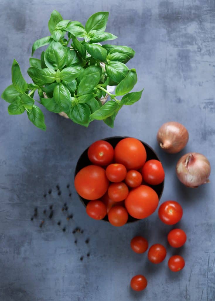 ingredienti per zuppa pomodoro veg