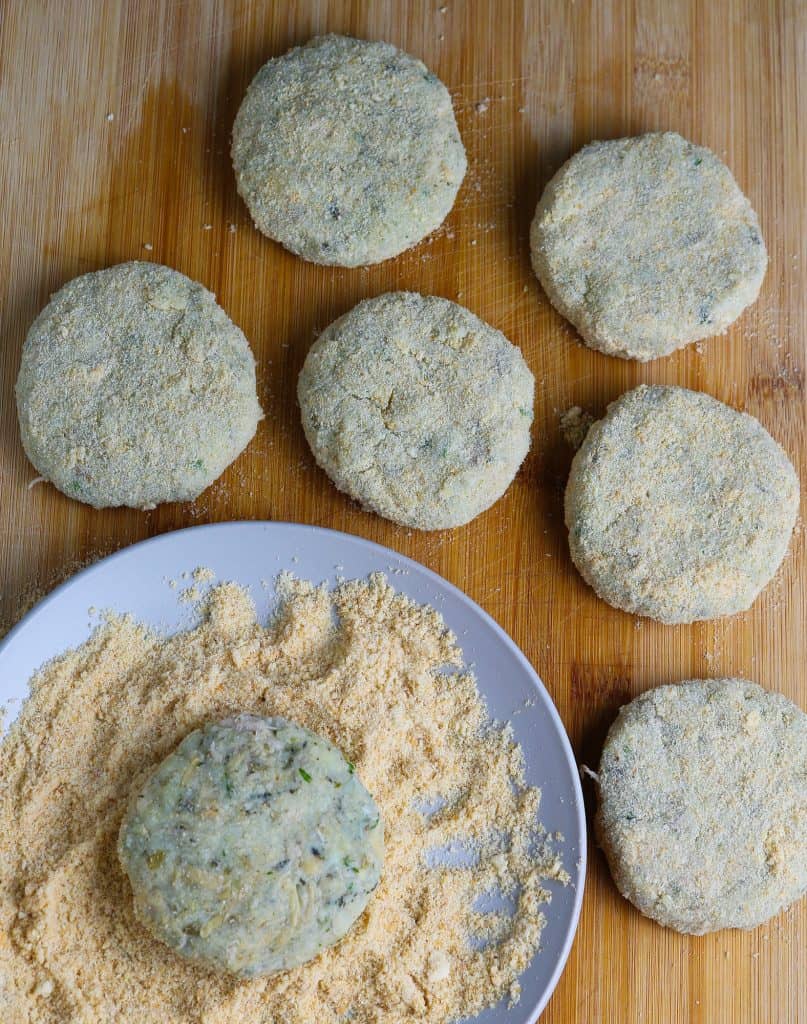 impanatura delle fish cake vegan con banana blossom