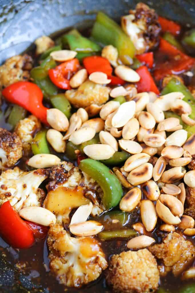 peperoni verdi e rossi, cavolfiore e arachidi tostati in salsa kung pao per Cavolfiore Kung Pao