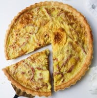 fetta della quiche lorraine vegana