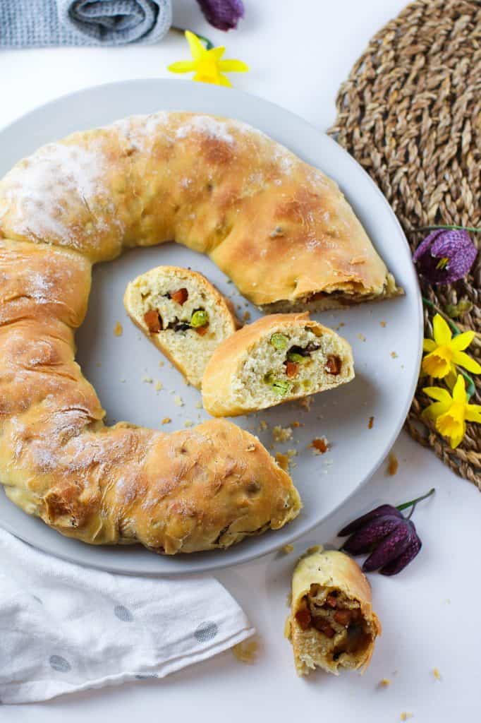 Vegan Casatiello ready to be served