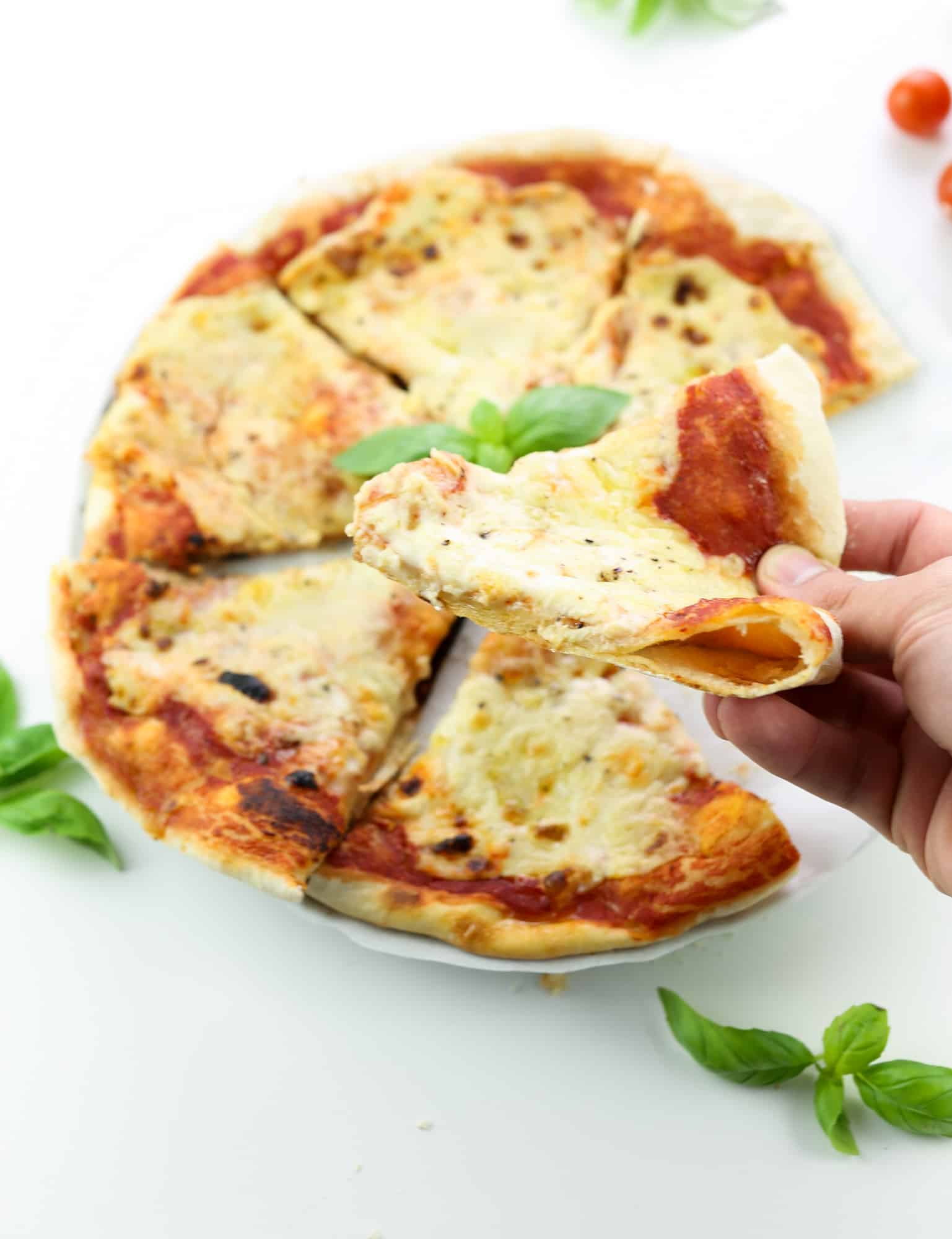 pizza con mozzarella vegana filante fatta in casa