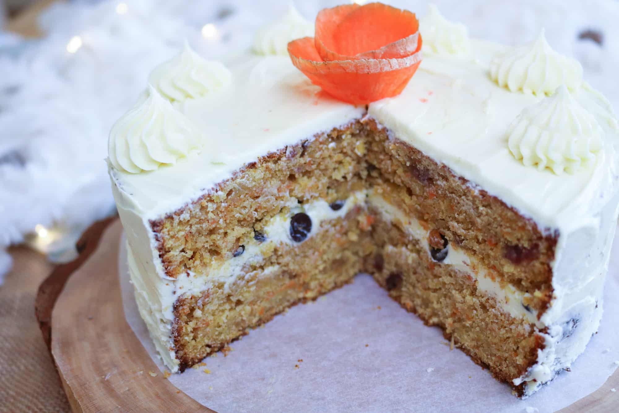Lateral photo of the inside of the vegan carrot cake to display the neat layers