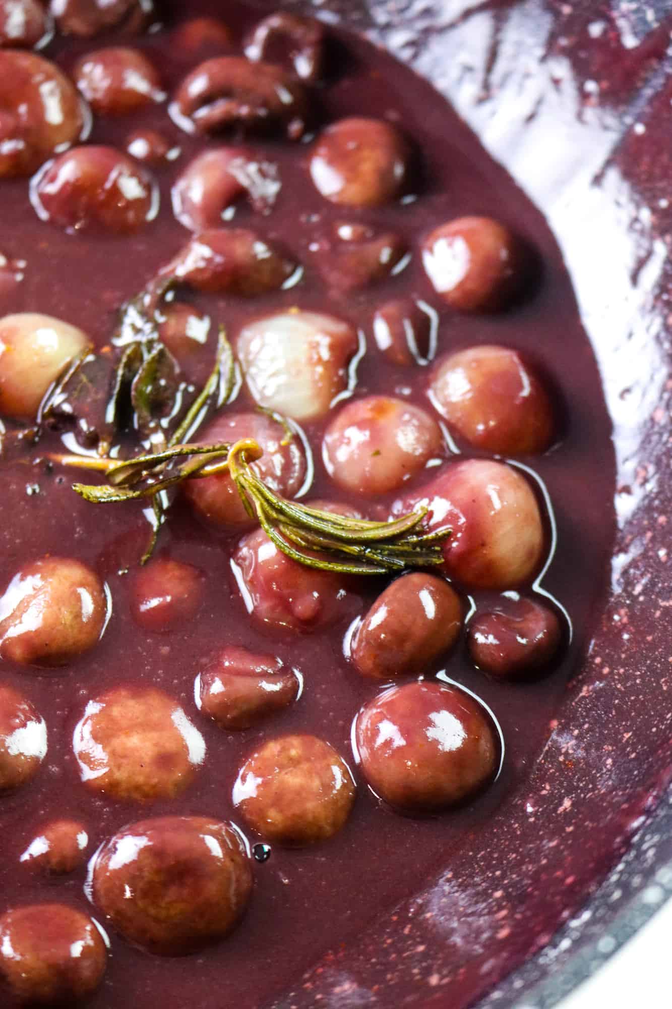 filling for the Mushrooms & Shallots Vegan Pie in a rich Red Wine Gravy