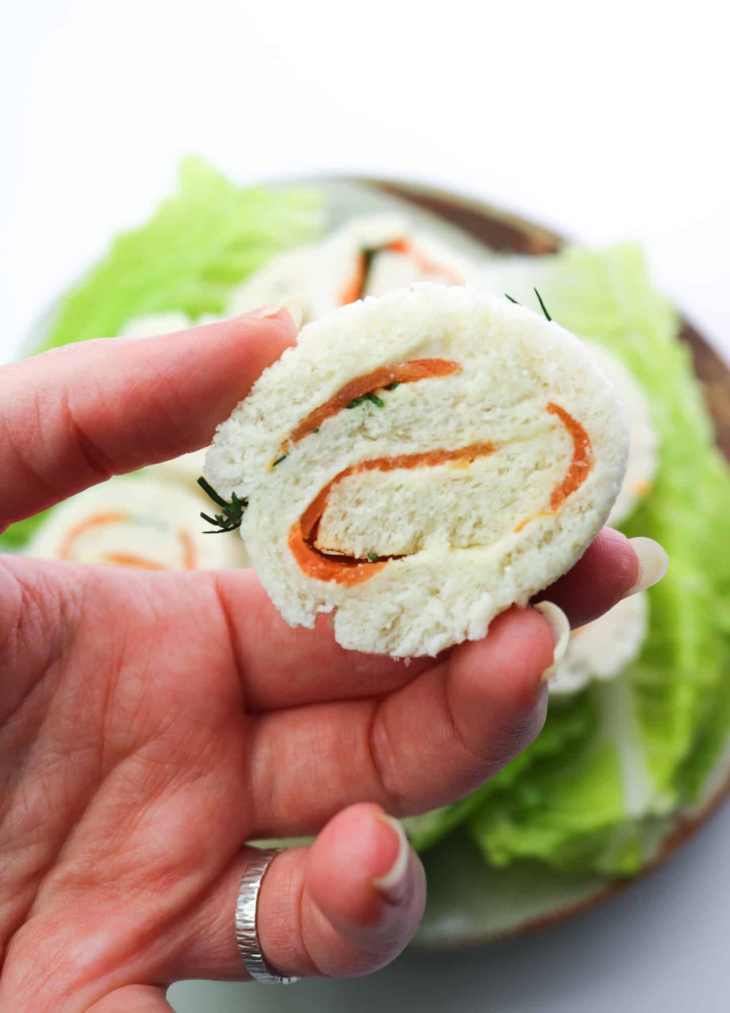 tramezzini vegan arrotolati al salmone e formaggio vegan dettaglio