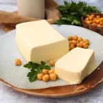 panetto di tofu di ceci in primo piano